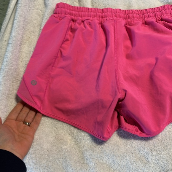 Lululemon hotty hot shorts size 6 pink - Picture 3 of 7